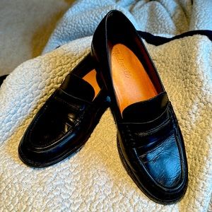 Madewell Black leather loafers Barrel Stitch.  Lots of wear left.